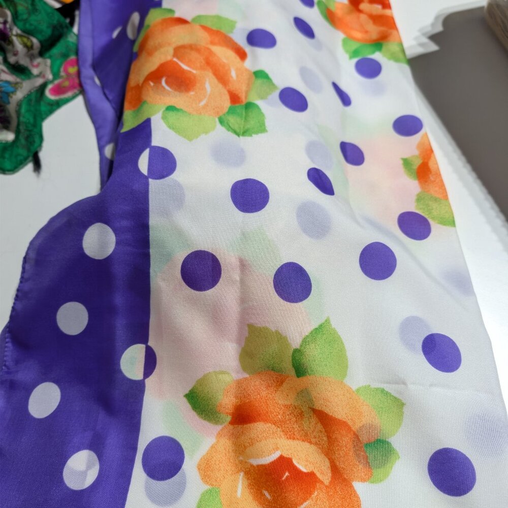 10 Scarfs, 4 Bandana's, 2 Shawls - Picture 10 of 16